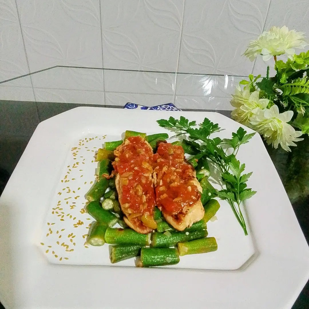 Filé de frango com quiabo preparado por Ray das Cozinhas